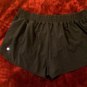 Lululemon Women's Hotty Hot High-Rise Lined Short 2.5" Black Size 16 Excellent